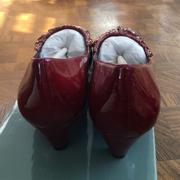 Me Too ruby red enamel leather ruffle heel 6.5M - Picture 5 of 8